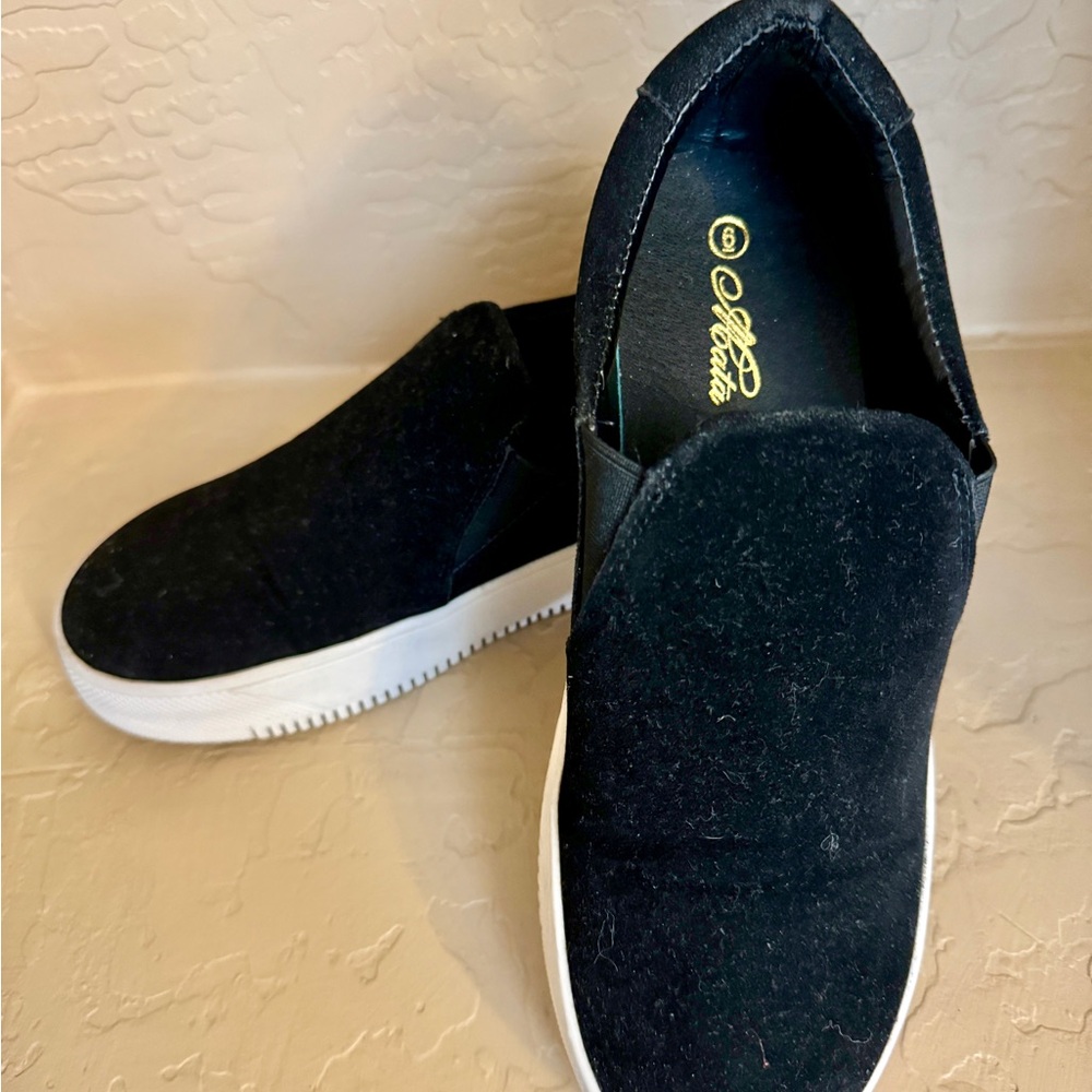 Unbranded black shoes size 6